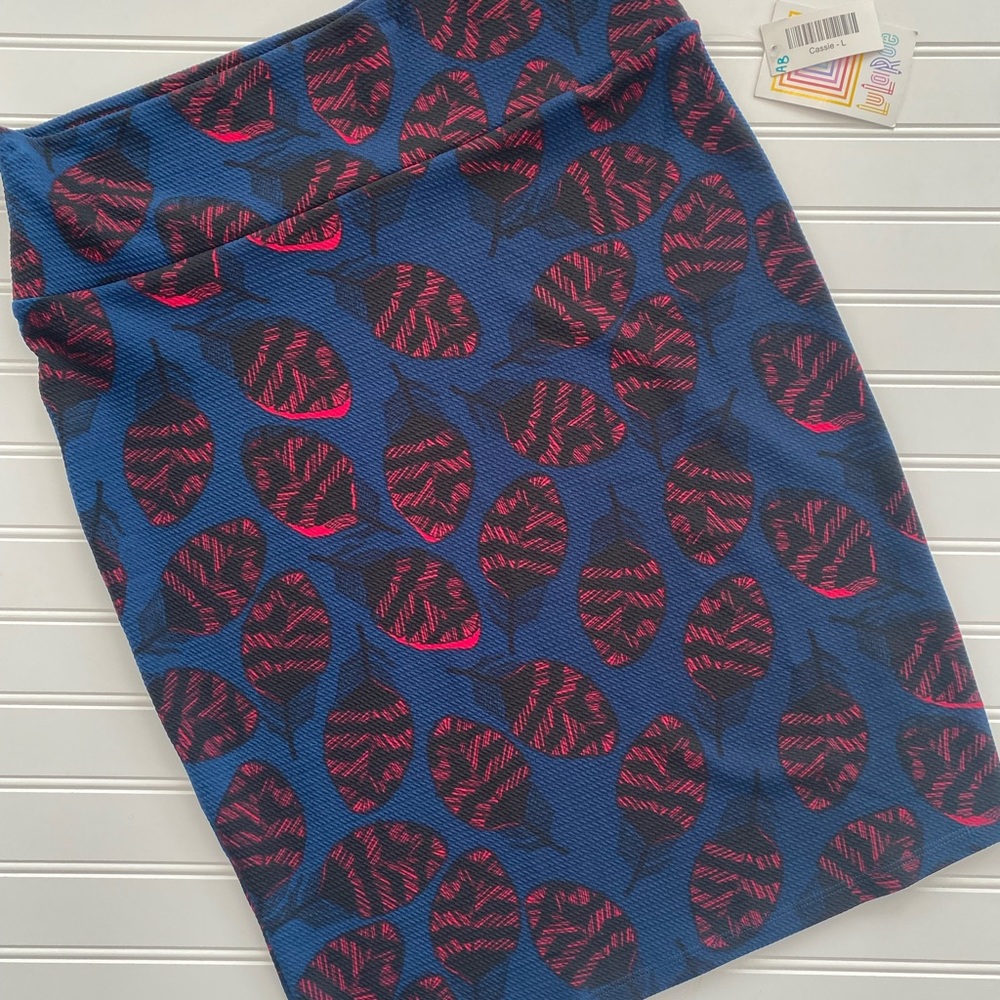 SIZE L (14-16) NWT Lularoe Cassie pencil skirt